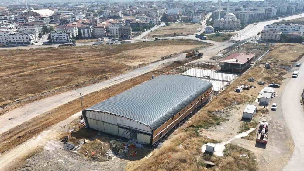 Darıca&rsquo;da spor kompleksi ve 50 d&ouml;n&uuml;ml&uuml;k spor k&ouml;y&uuml; yapılıyor