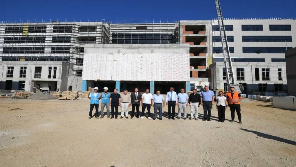 Edremit&rsquo;te yeni devlet hastanesi inşaatı s&uuml;r&uuml;yor