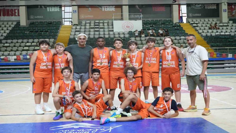 Menteşe&rsquo;de 30 Ağustos basketbol turnuvası tamamlandı