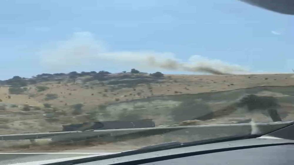 Adıyaman-&Ccedil;elikhan yolundaki patlatma sonrası orman yangını &ccedil;ıktı