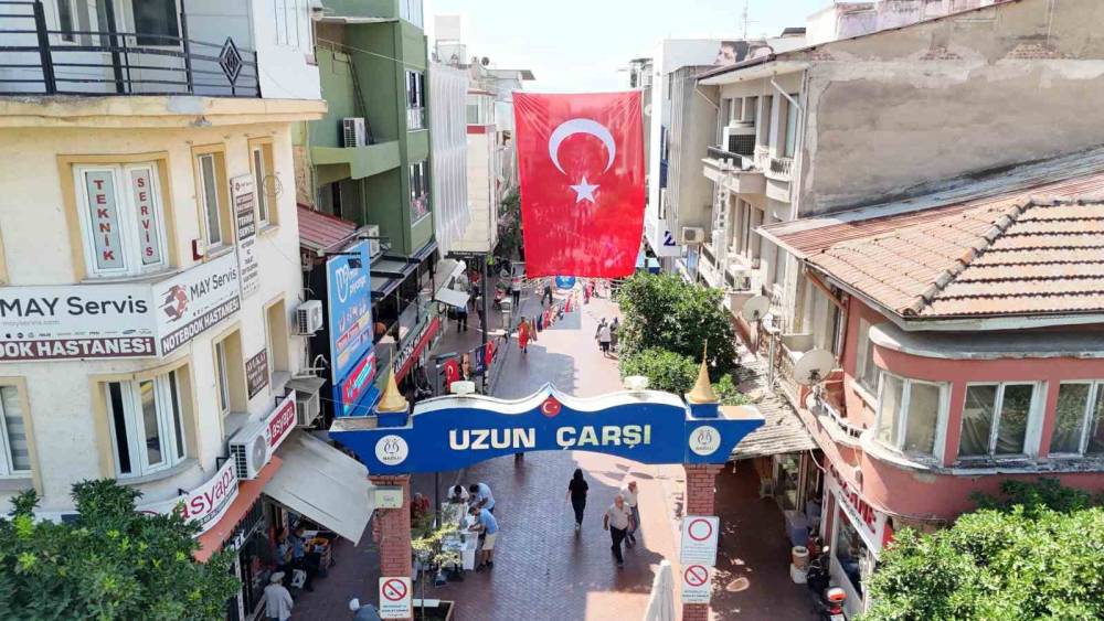 Nazilli 30 Ağustos &ouml;ncesi T&uuml;rk bayraklarıyla donatıldı