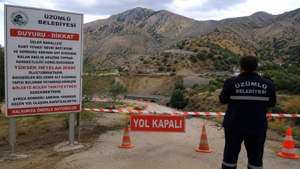 Erzincan &Uuml;z&uuml;ml&uuml;&rsquo;de heyelan riski: Yapılar i&ccedil;in tahliye uyarısı