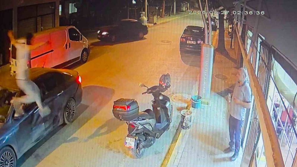 Kocaeli Derince&rsquo;de bı&ccedil;aklı ve sopalı kavga: 5 kişi yaralandı