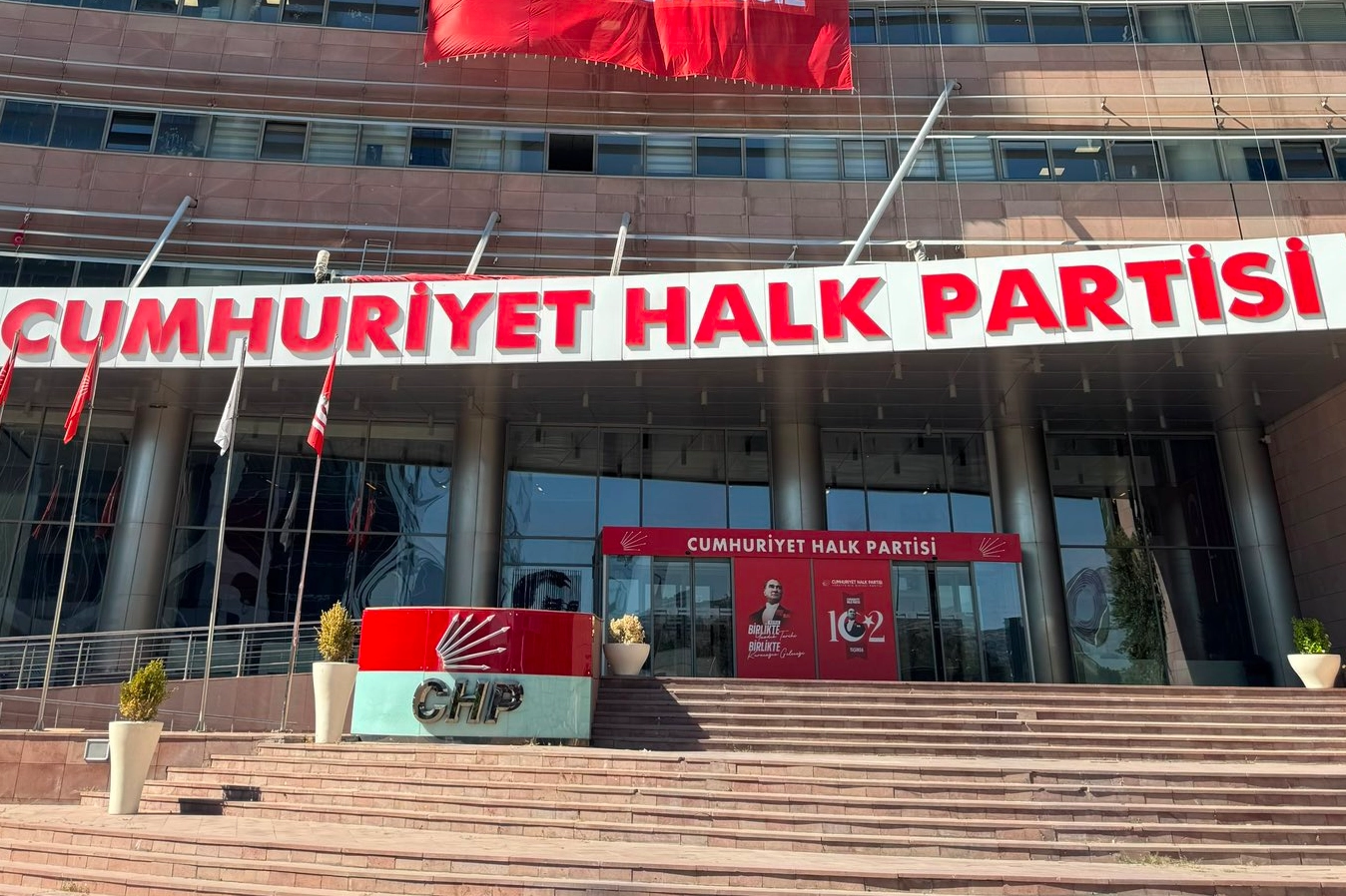 CHP&rsquo;den belediye başkanı transfer iddialarına sert yanıt