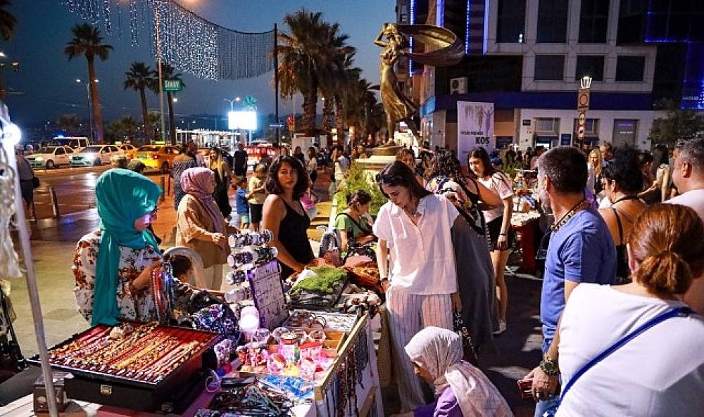 Karşıyaka'da “El Emeği Gece Pazarı