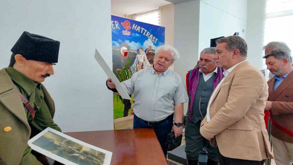 Efeler&rsquo;de &ldquo;Zaferden Kurtuluşa&rdquo; sergisi ziyarete a&ccedil;ıldı