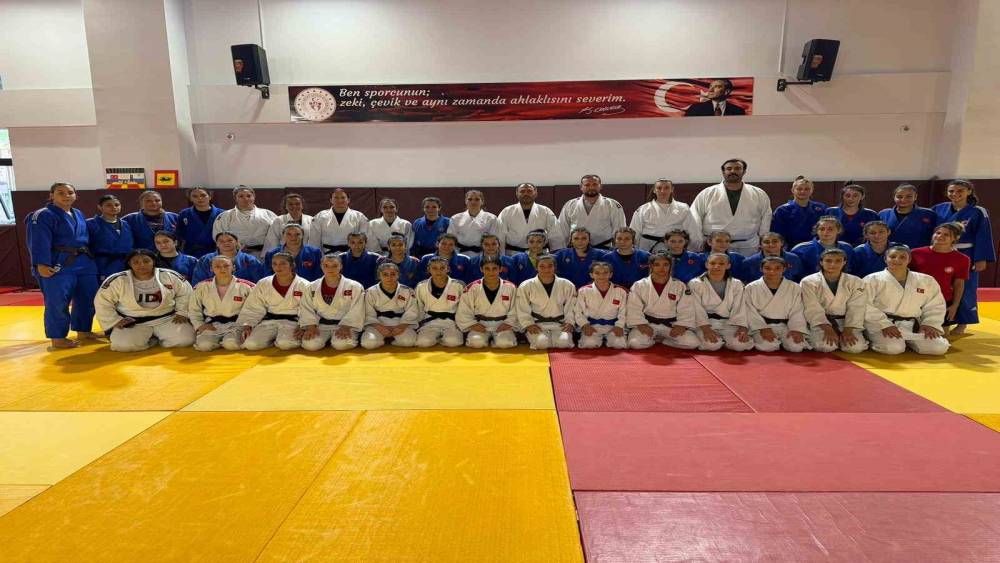 Yıldız Kadın Judo Milli Takımı Balkan Şampiyonası i&ccedil;in Salihli&rsquo;de kampta