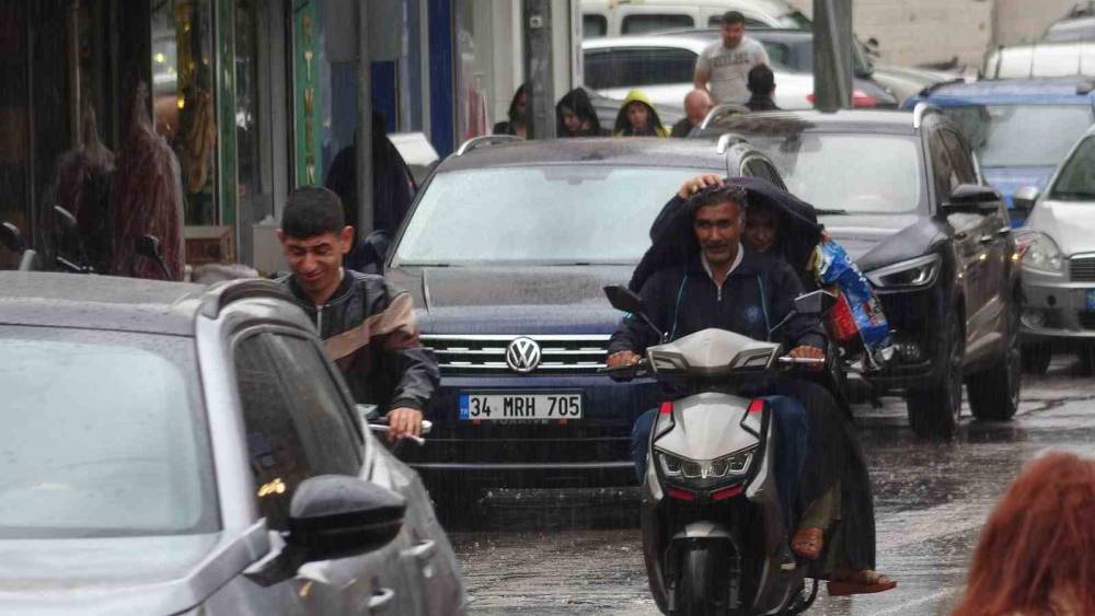 Kilis&rsquo;te sağanak ve sis g&ouml;r&uuml;ş mesafesini d&uuml;ş&uuml;rd&uuml;