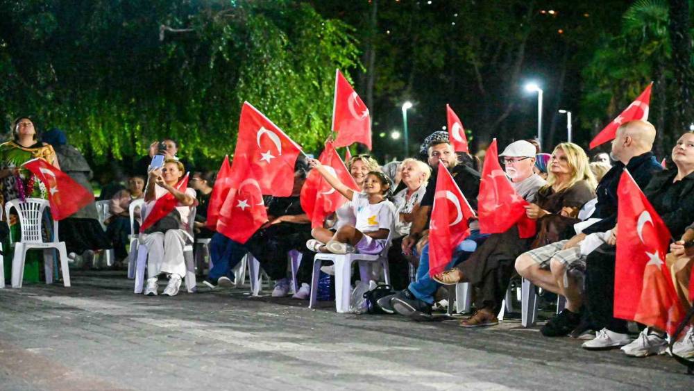 Bursa&rsquo;da Zafer Haftası konserleri K&uuml;lt&uuml;rpark&rsquo;ta başladı