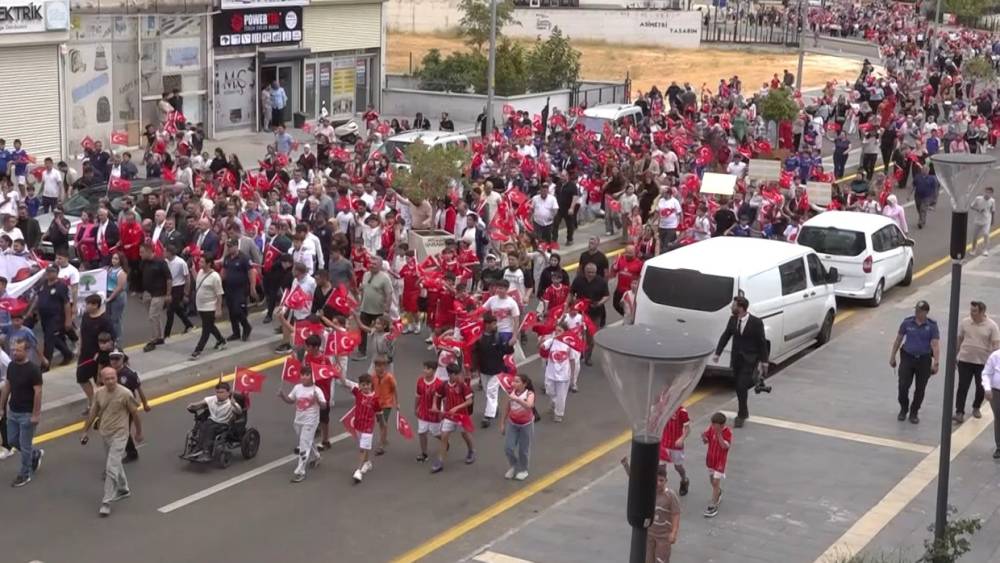 Gaziantep&rsquo;te Zafer Y&uuml;r&uuml;y&uuml;ş&uuml; yapıldı, basketbol takımı tanıtıldı