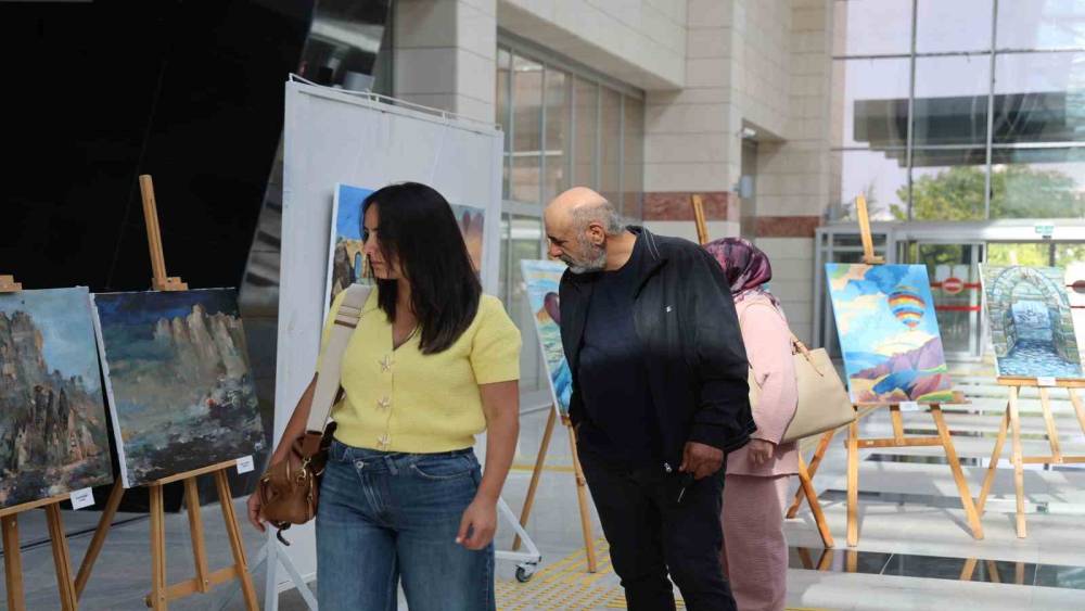 Altı &uuml;lkeden 17 ressam Kapadokya&rsquo;yı tuvale taşıdı