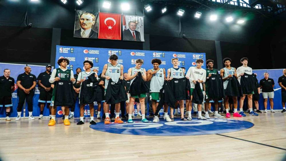 44 &uuml;lkeden gen&ccedil; basketbolcular İstanbul kampında buluştu