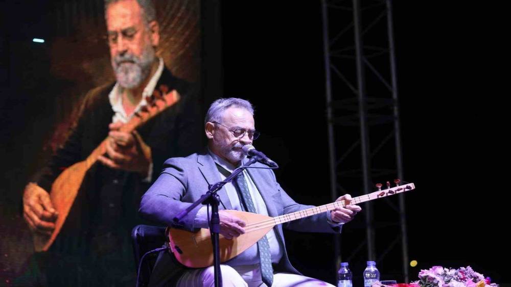 Yunusemre&rsquo;de 30 Ağustos coşkusu t&uuml;rk&uuml;lerle yaşandı