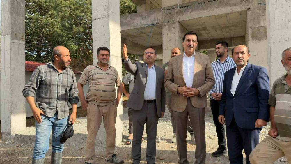 B&uuml;lent T&uuml;fenkci Erkenek&rsquo;te devam eden projeleri inceledi