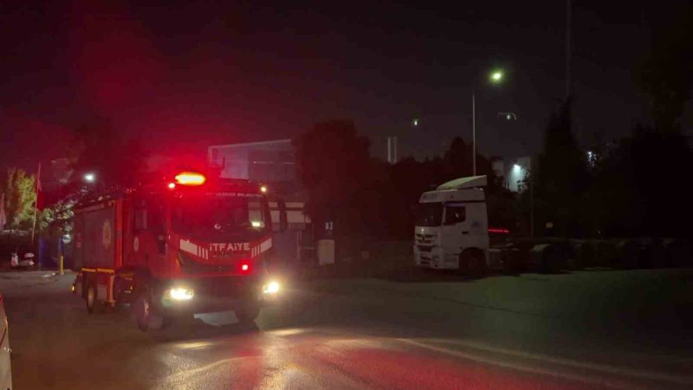 Gebze&rsquo;de fabrikada nitrik asit d&ouml;k&uuml;ld&uuml;