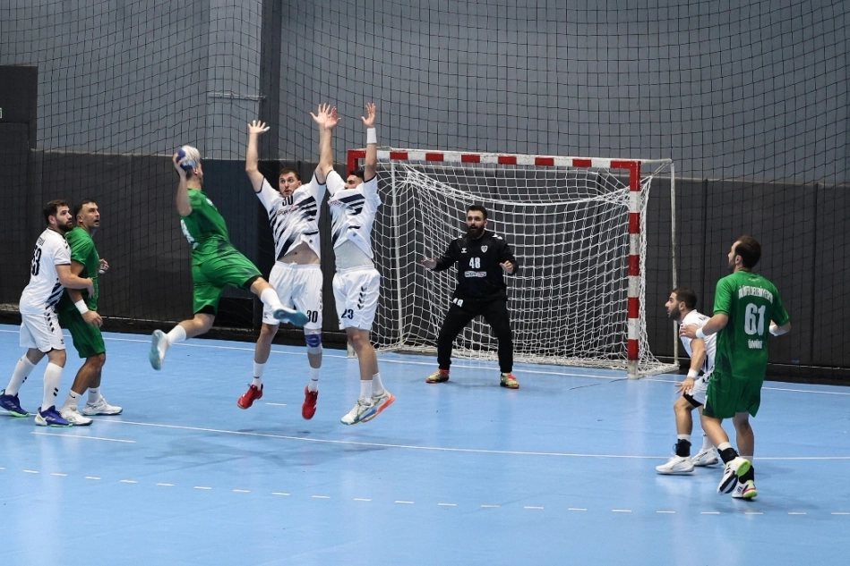 Nil&uuml;fer Belediyespor sezona 39-26&rsquo;lık galibiyetle başladı