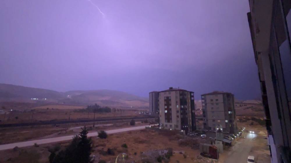 Gaziantep&rsquo;te şimşeklerin ardından sağanak etkili oldu