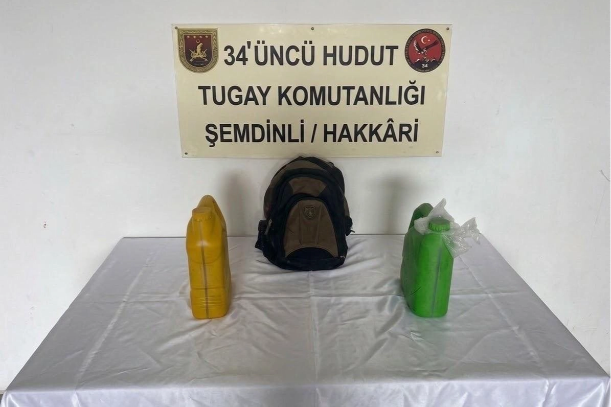 Hakk&acirc;ri hudut hattında 8 kilo uyuşturucu ele ge&ccedil;irildi