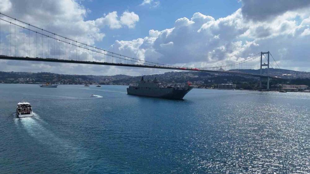 Deniz Kuvvetlerinin 15 gemisi İstanbul Boğazı&rsquo;ndan ge&ccedil;ti