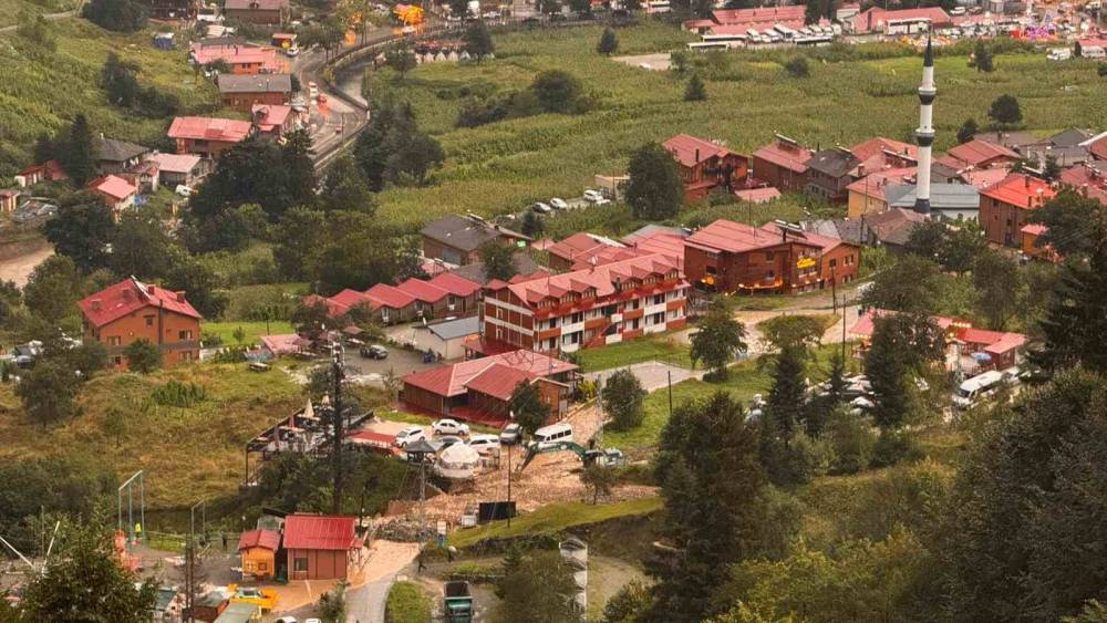 Uzung&ouml;l&rsquo;de ikinci taşkın: Turistler mahsur kaldı