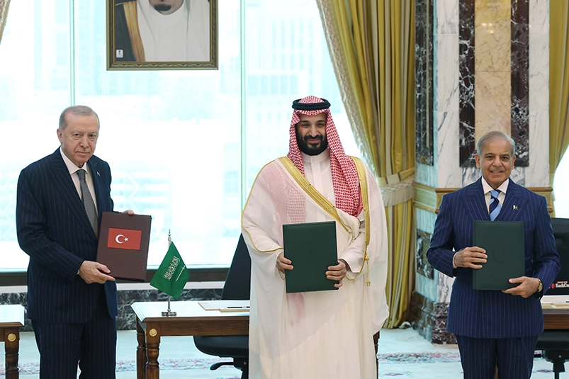 T&uuml;rkiye, Pakistan ve Suudi Arabistan savunma komitesi İstanbul&rsquo;da