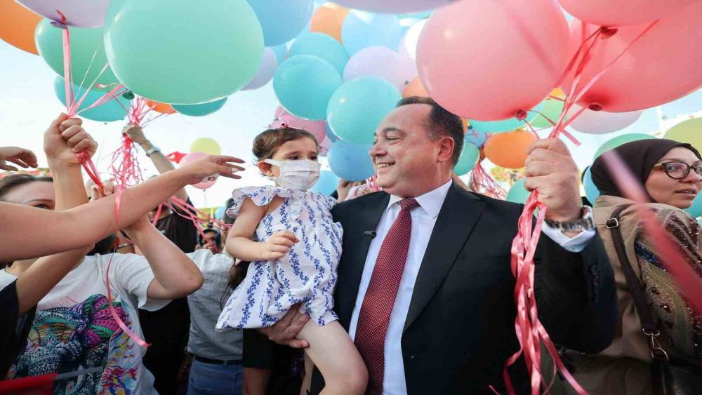 Manisa&rsquo;da Zafer Bayramı coşkusu &ccedil;ocukların neşesiyle b&uuml;y&uuml;d&uuml;