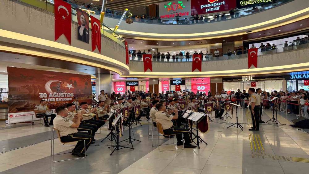 Malatya&rsquo;da Zafer Bayramı bando konseriyle kutlandı
