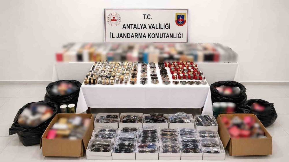 Manavgat&rsquo;ta 4,35 milyon liralık ka&ccedil;ak &uuml;r&uuml;n ele ge&ccedil;irildi