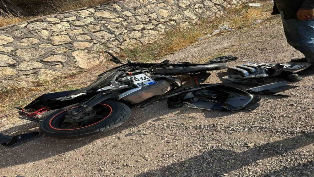 G&ouml;lbaşı&rsquo;nda otomobille motosiklet &ccedil;arpıştı: Bir ağır yaralı