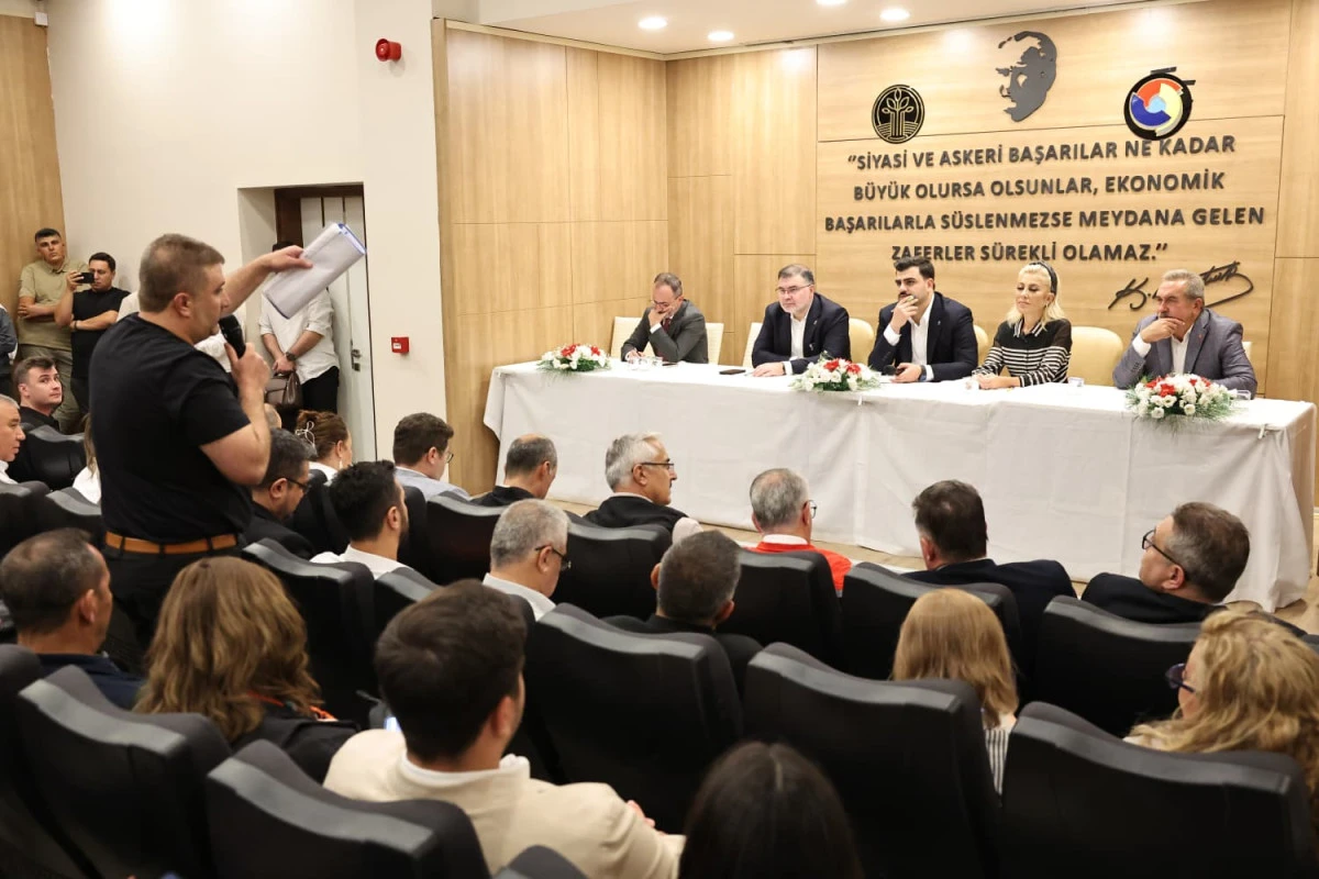 AK Parti İzmir Heyeti Bergama’da Temaslarda Bulundu