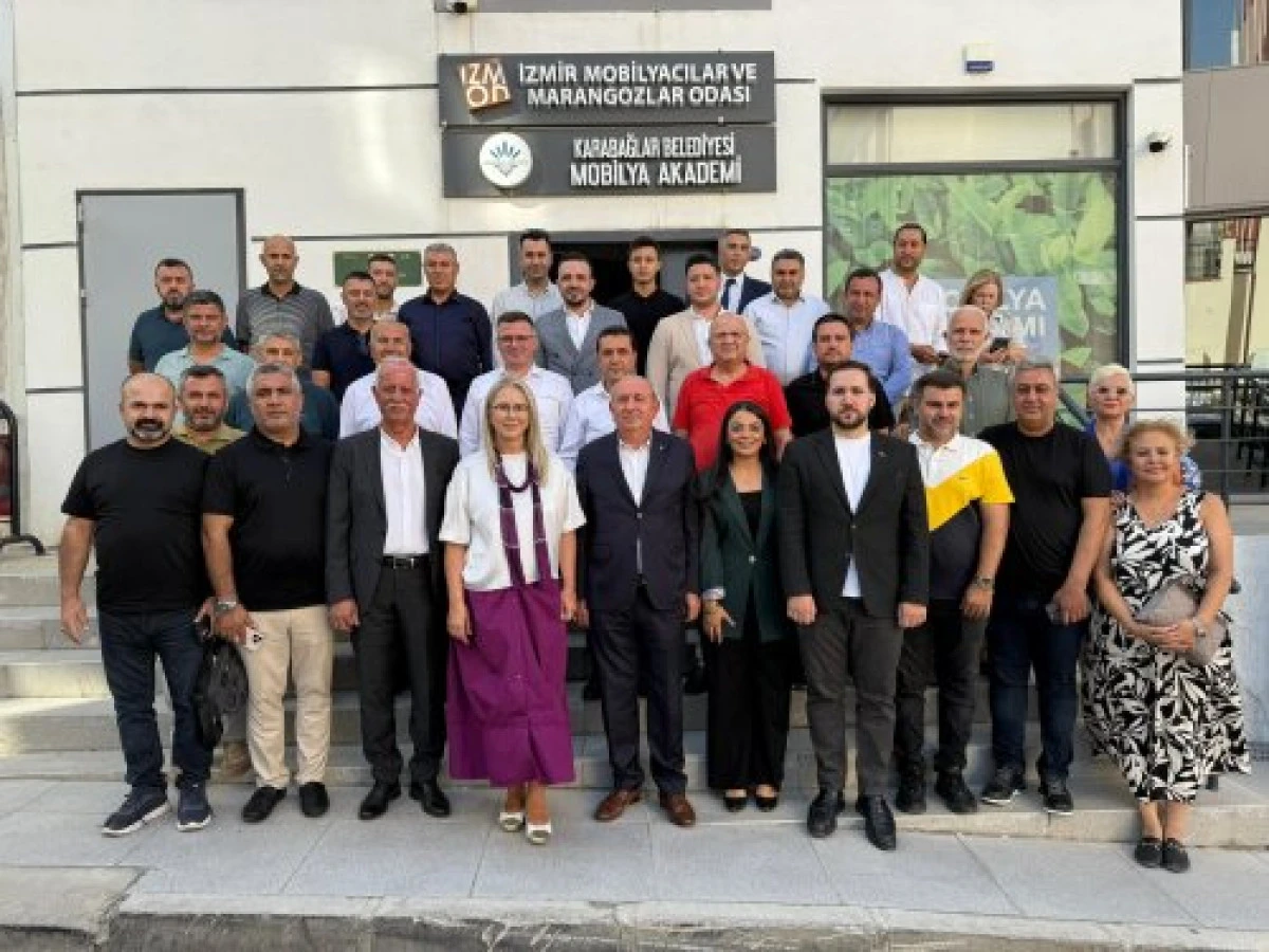 AK Parti İzmir Milletvekili Ceyda Bölünmez Çankırı, Karabağlar’da esnafla buluştu