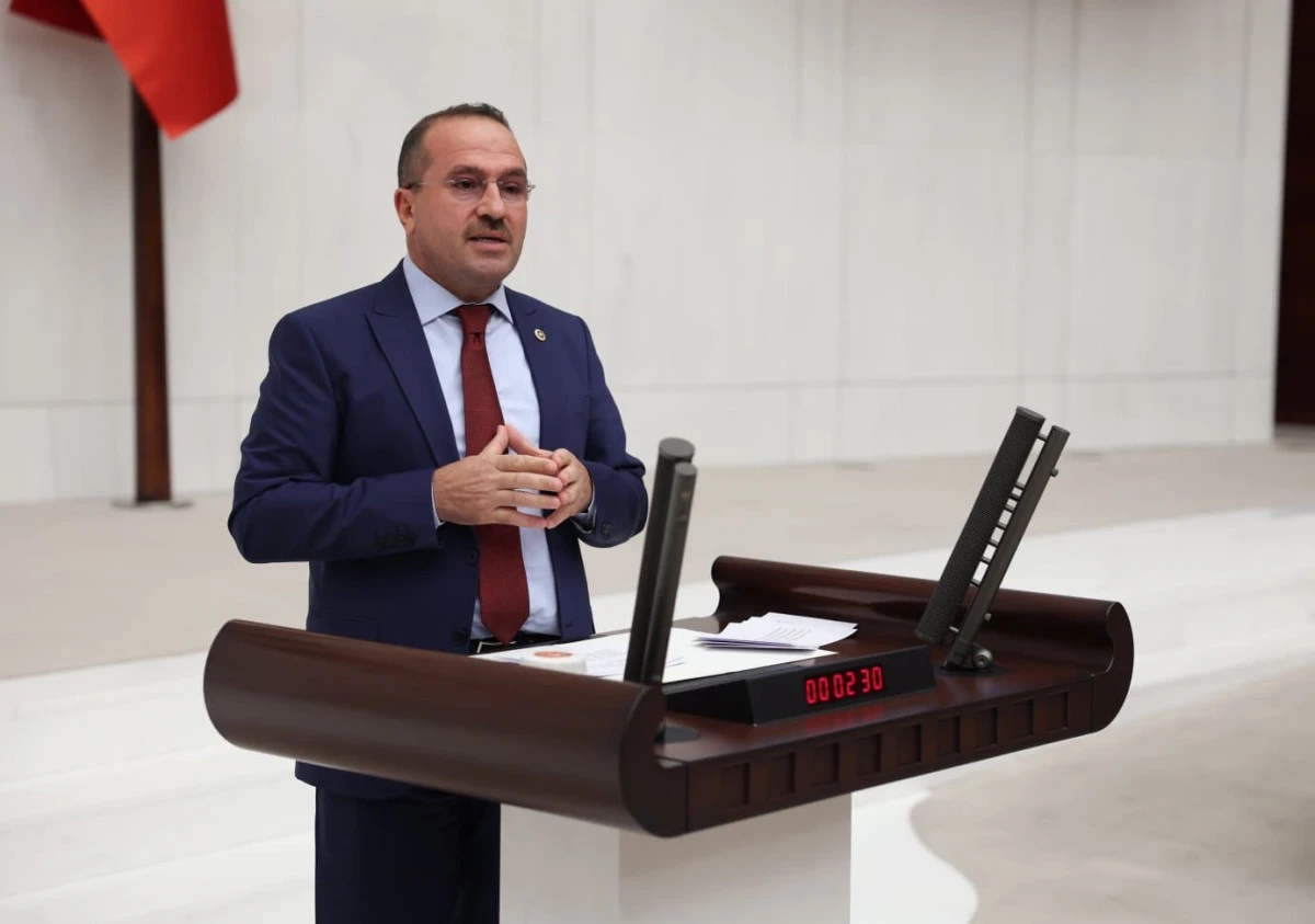 AK Parti’li Kırkpınar’dan Tugay’a tepki: “Alkışla değil icraatla gündemde olun”