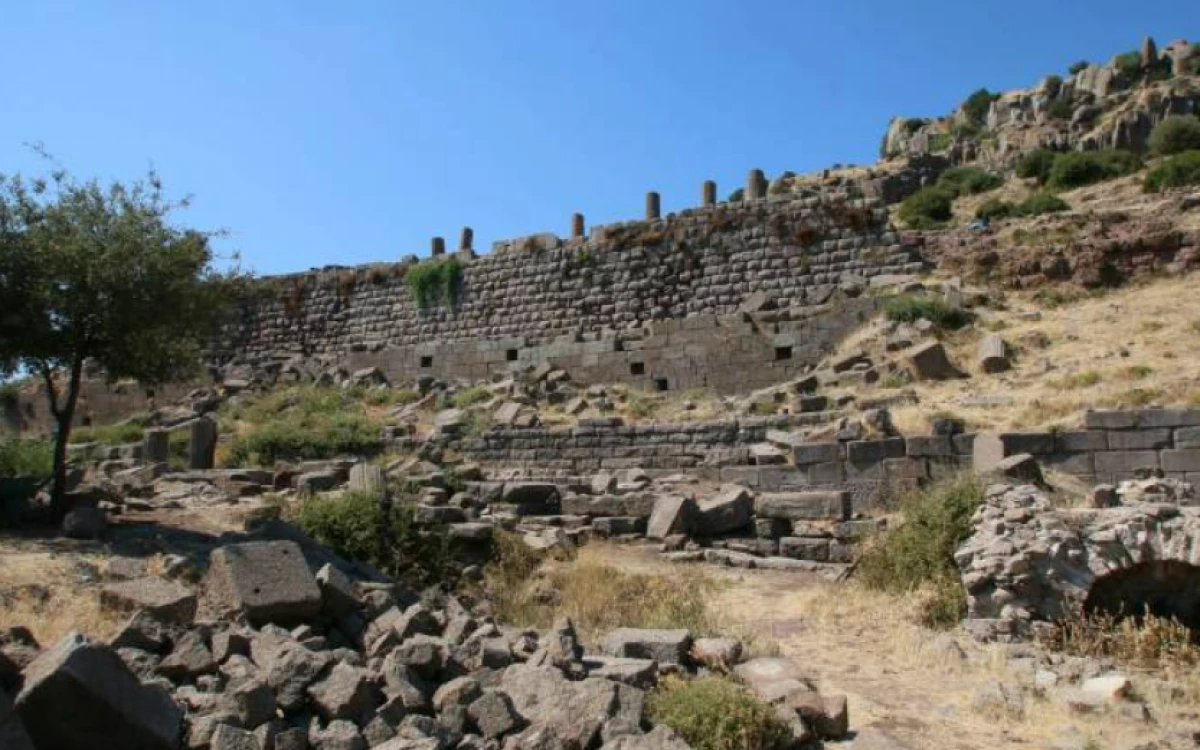 Atarneus Antik Kenti: Dikili’nin Unutulmuş Tarihî Hazinesi