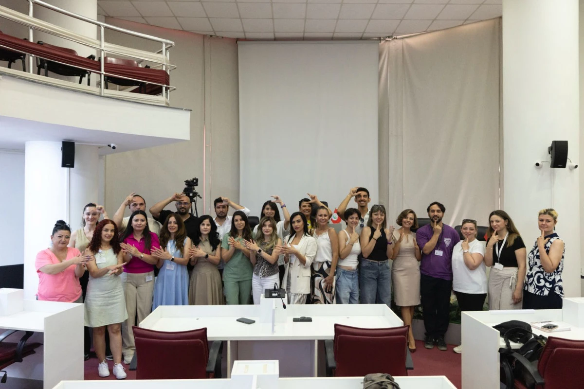Balçova Belediyesi personeline işaret dili eğitimi veriliyor