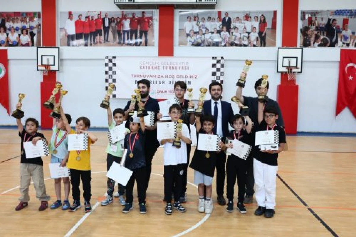 Balçova Belediyesi satranç tutkunlarını bir araya getirdi