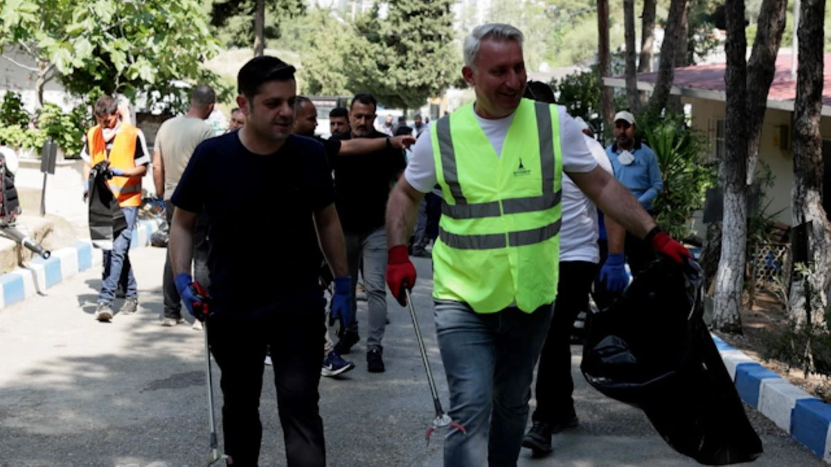 Balçova Mezarlıkları Kurban Bayramı Öncesi Kabir Ziyaretlerine Hazırlandı
