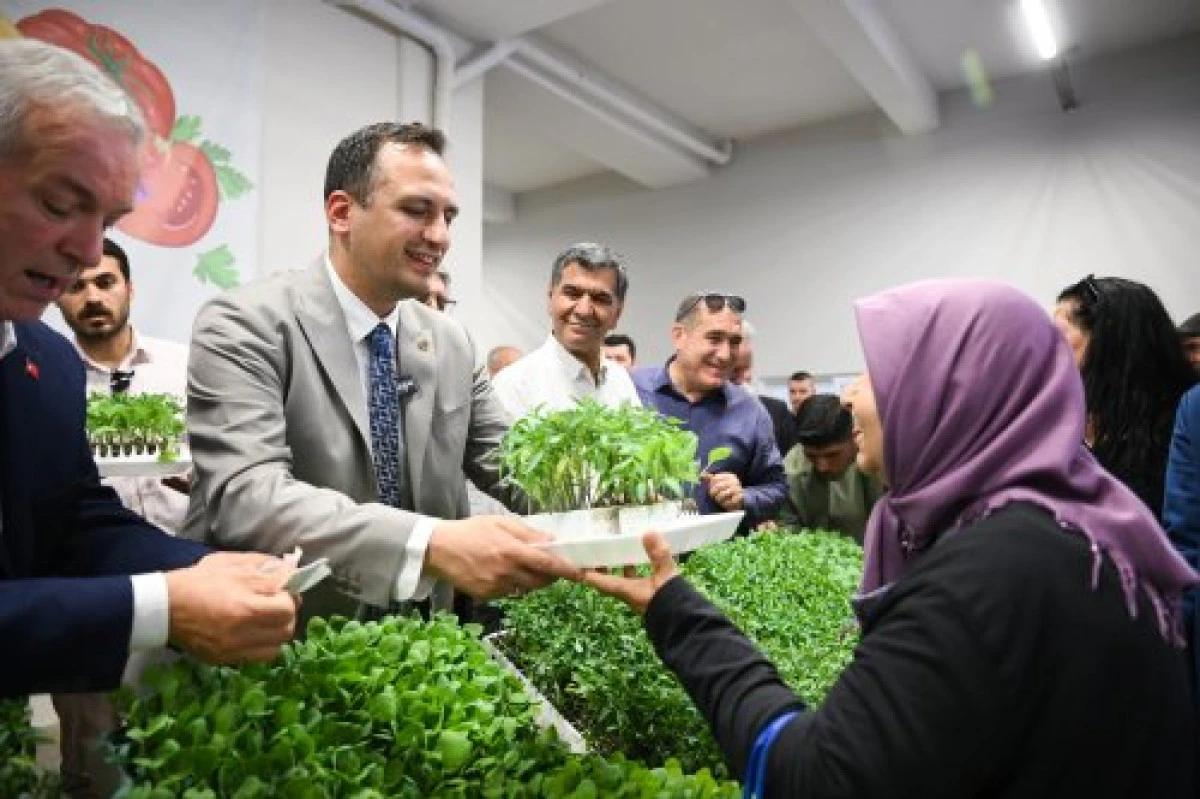 Başkan Eşki, fide dağıtımında konuştu: Köylünün yanındayız...