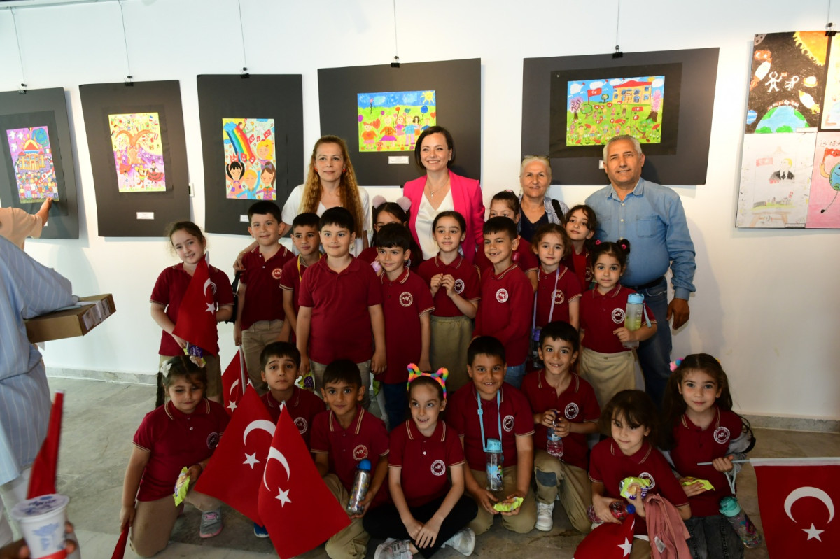 Başkan Kınay çocuklara : ''Yazmaktan ve çizmekten asla vazgeçmeyin''