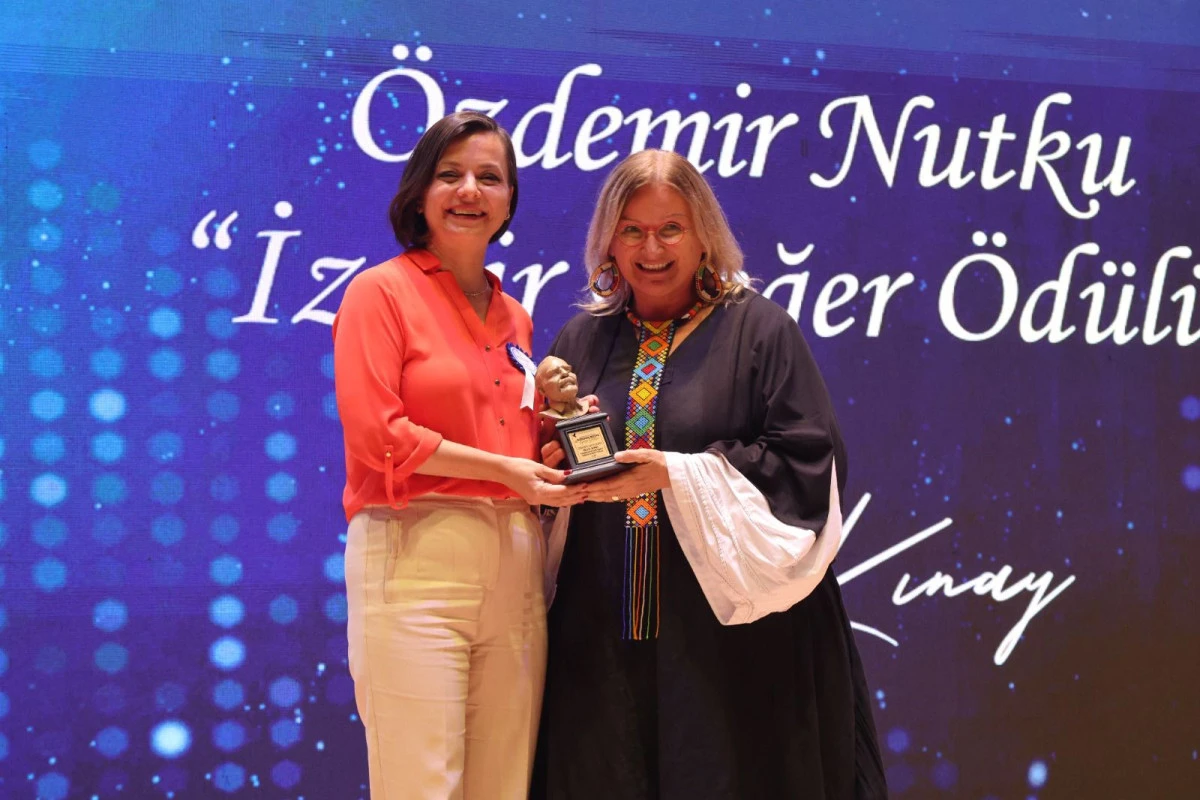 Başkan Kınay’a “Özdemir Nutku İzmir Değer Ödülü”