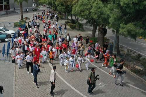 Başkan Mutlu'dan çocuklara lunapark sürprizi