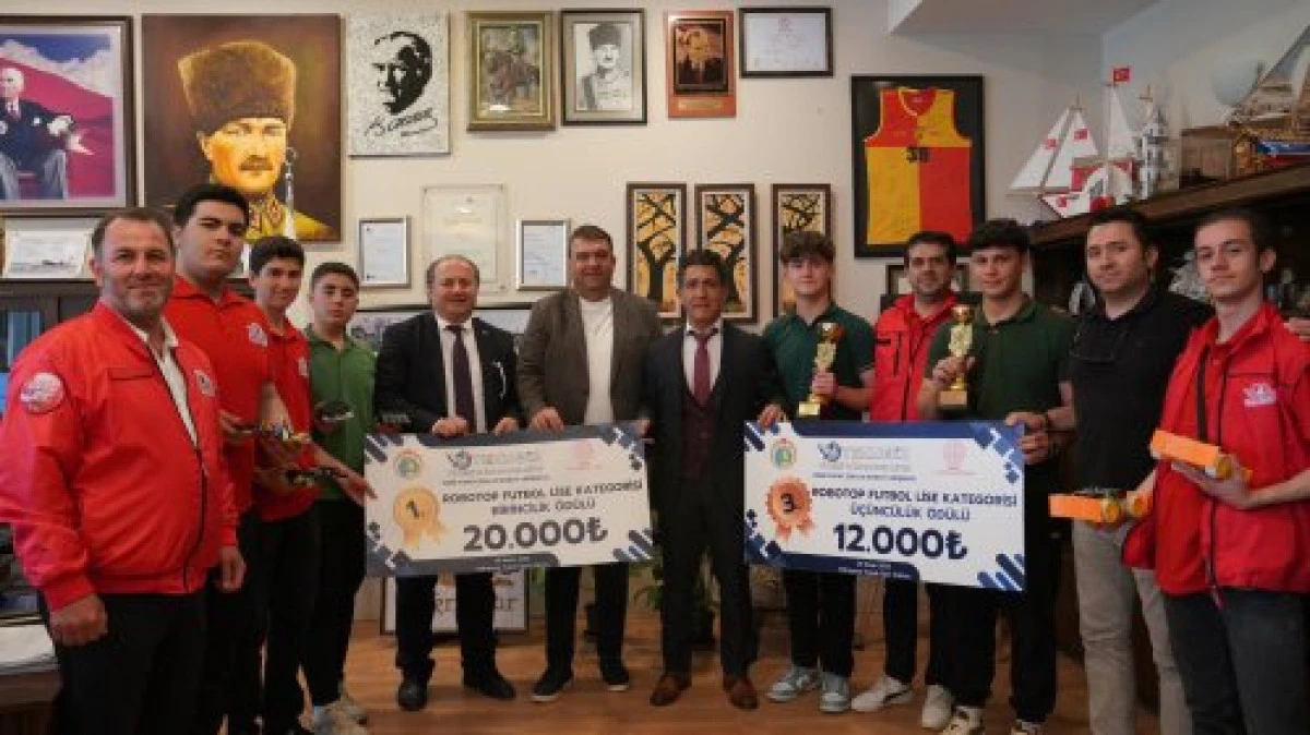 Başkan Yetişkin başarılı gençleri misafir etti