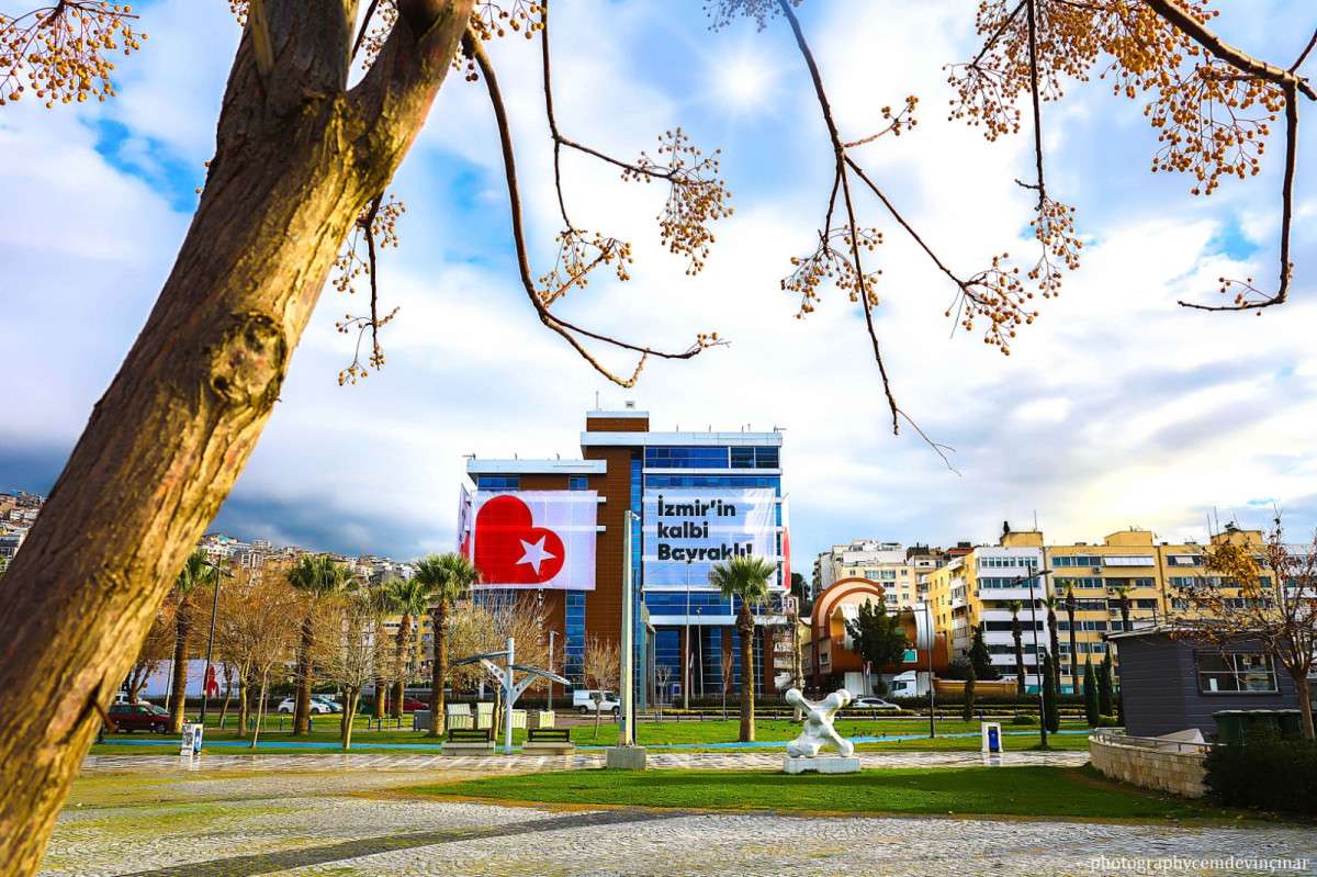 Bayraklı Belediyesi'nden bin öğrenciye beslenme desteği
