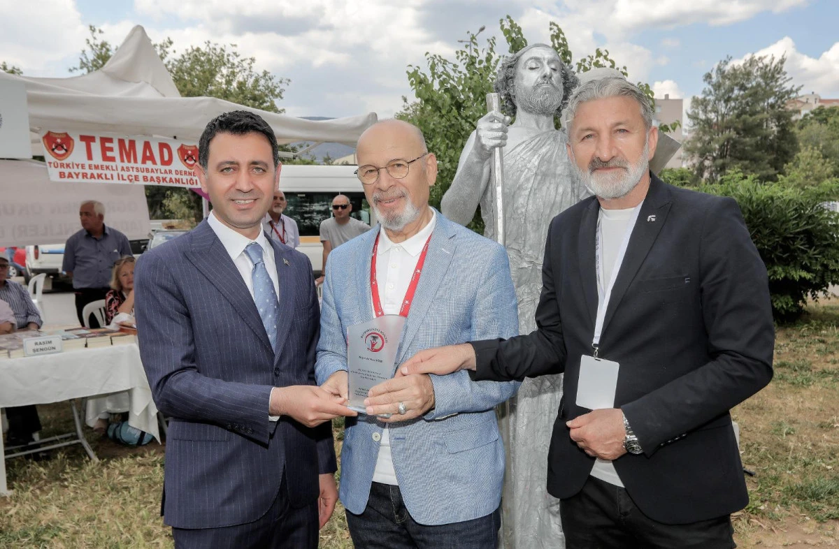 Bayraklı sahilde edebiyat ve dayanışma şöleni