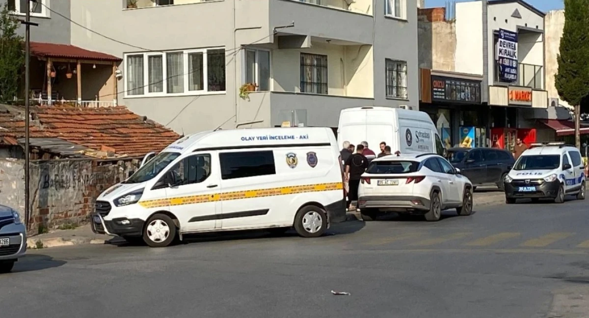 Bayraklı’da komşu dehşeti: Karı-koca vuruldu, kadının durumu kritik!