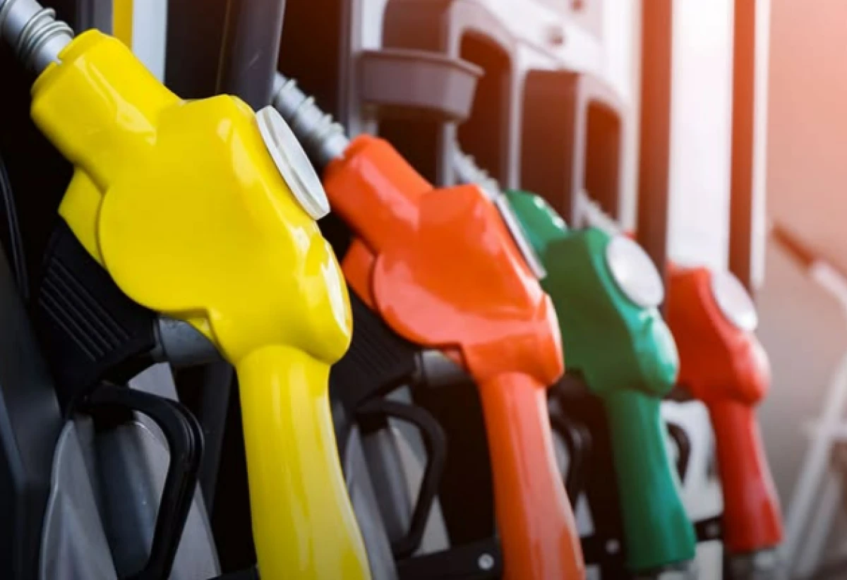 Benzine dev zam: Fiyat ilk kez 50 TL’yi aştı