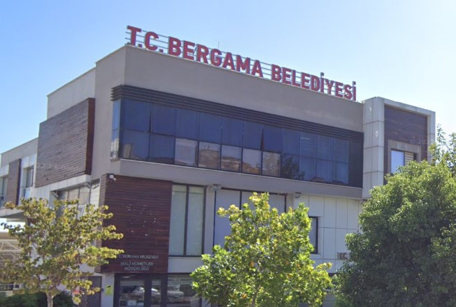 Bergama Belediyesi'nde işten çıkarmalara tepki geldi 