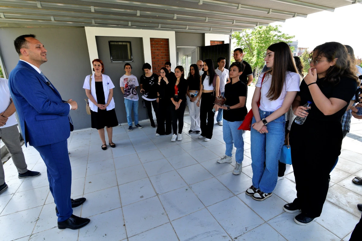Bornova Belediye Başkanı Ömer Eşki öğrencilere Kıbrıs’ı anlattı