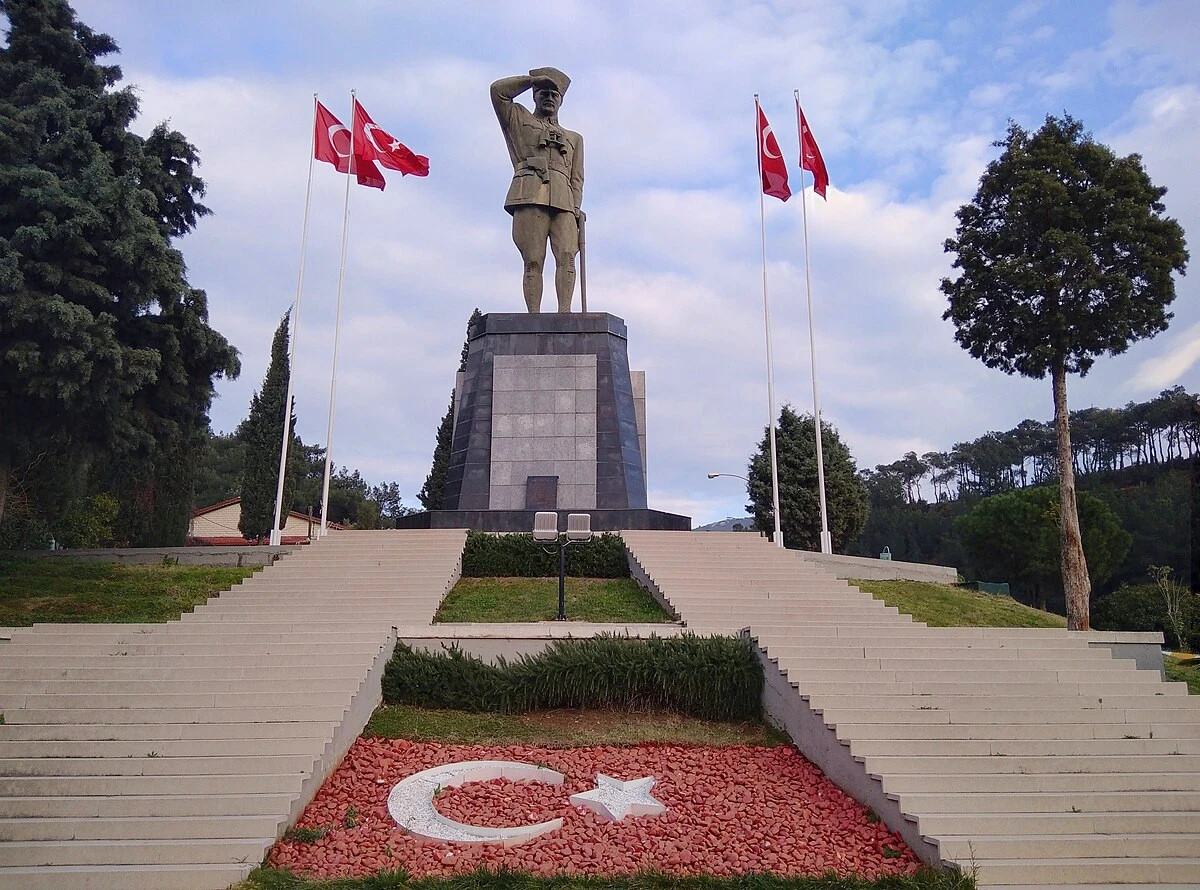 Bornova Belediyesi, Zafer Yolu Yürüyüşü düzenliyor