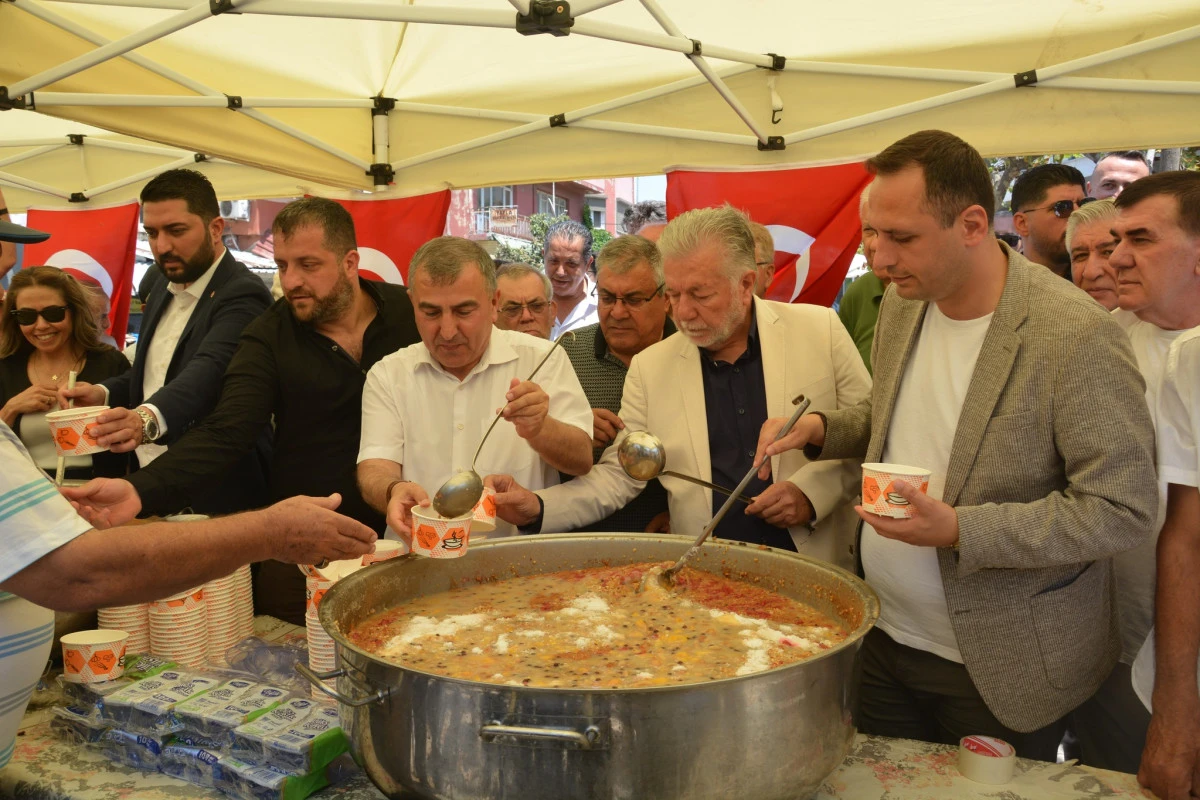 Bornova protokolü 'Esnafın Aşure Günü'nde buluştu