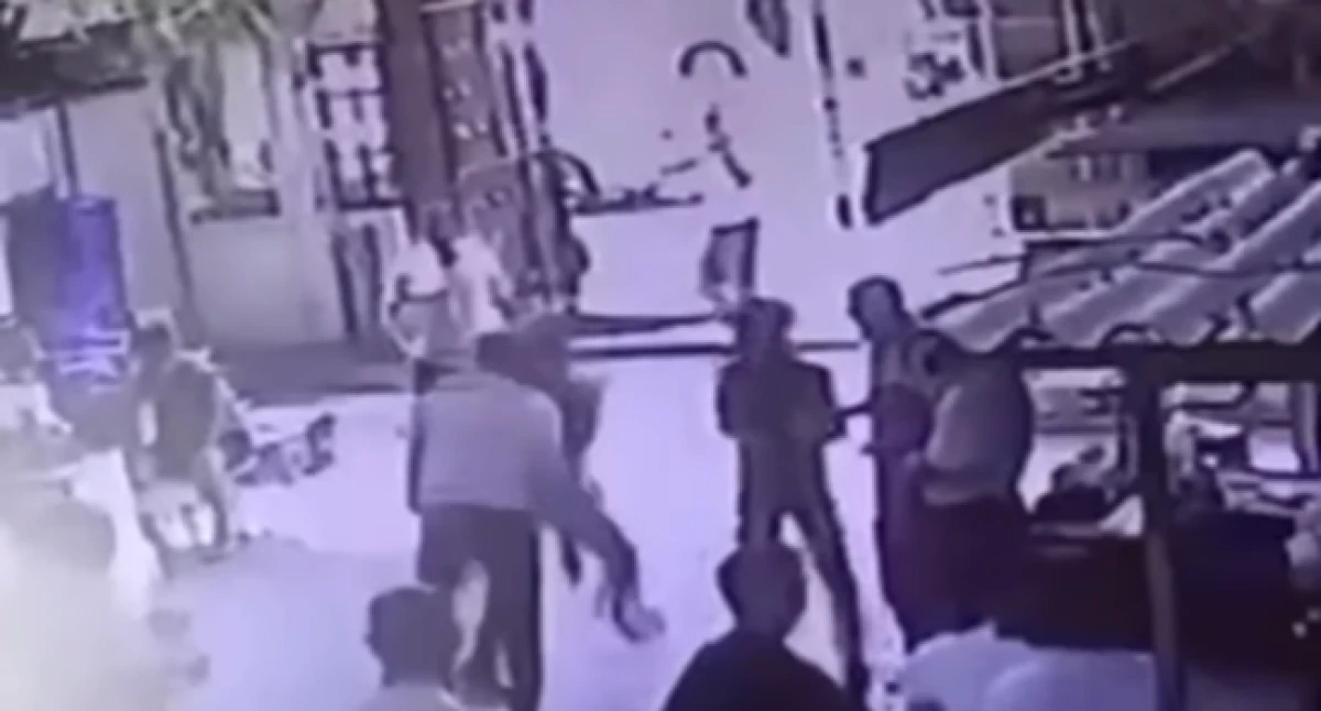 Bornova’da dehşet: Önce kafa attı, sonra bıçakladı